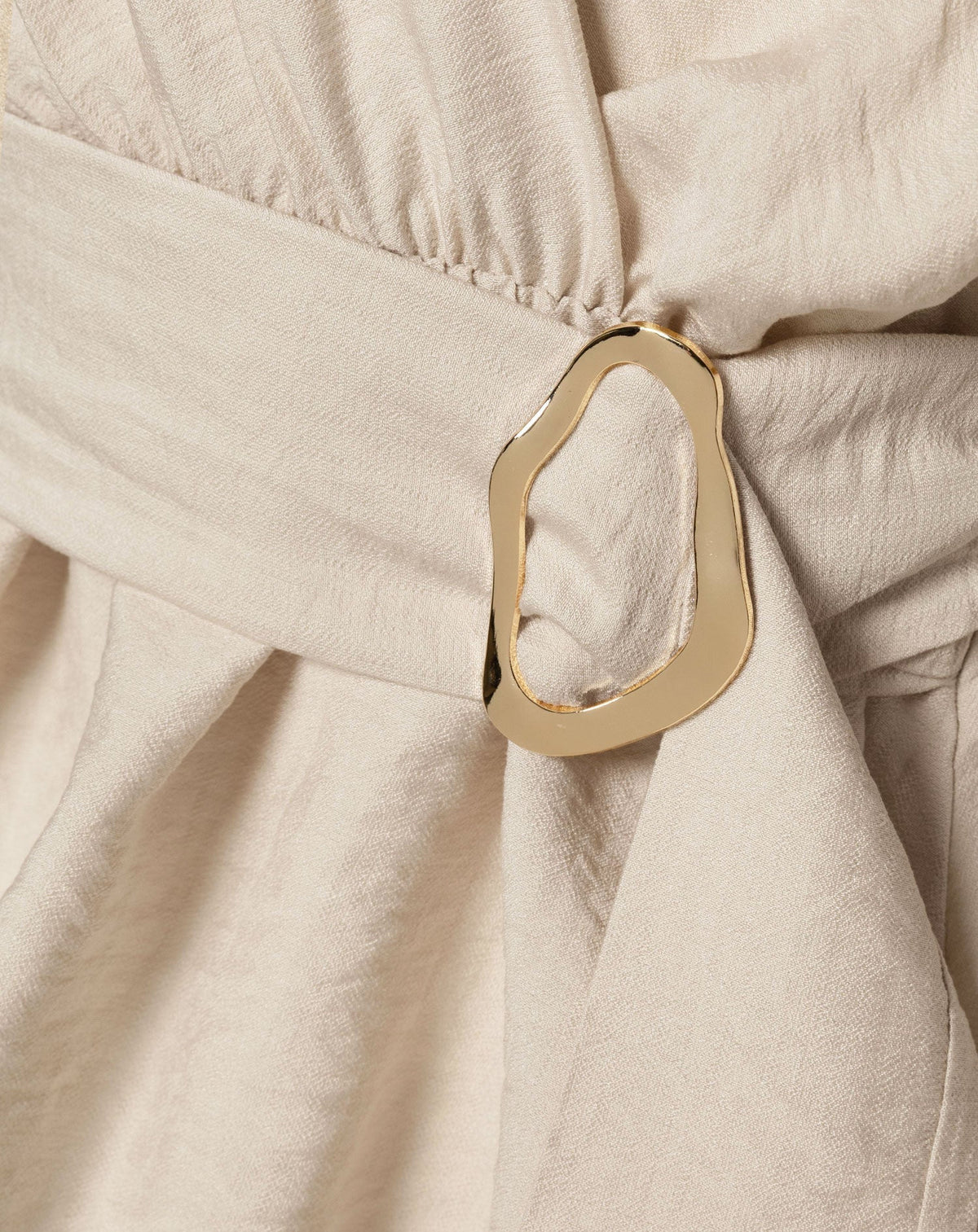 ZAYA VISCOSE BUCKLE TOP BEIGE