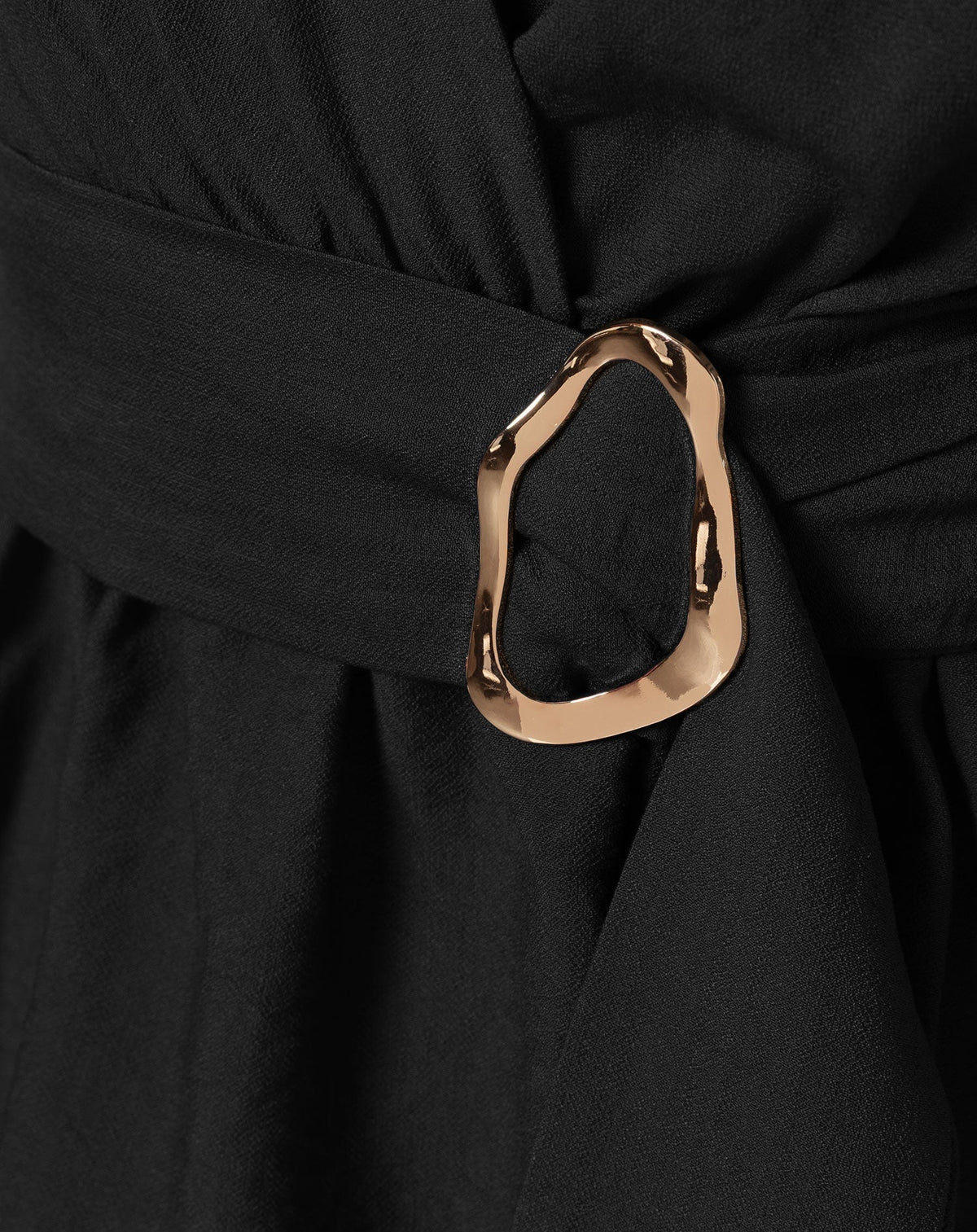 ZAYA VISCOSE BUCKLE TOP ZWART