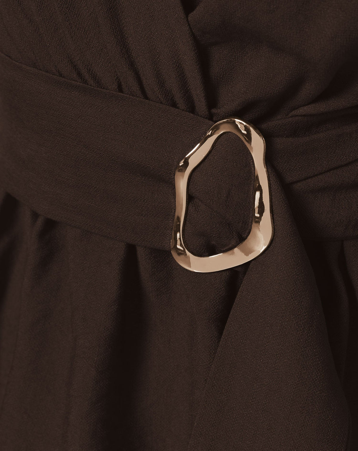 ZAYA VISCOSE BUCKLE TOP DONKERBRUIN