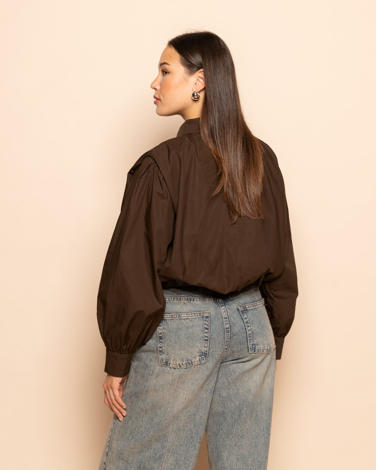 BUBBLE HEM POPLIN BLOUSE BRUIN