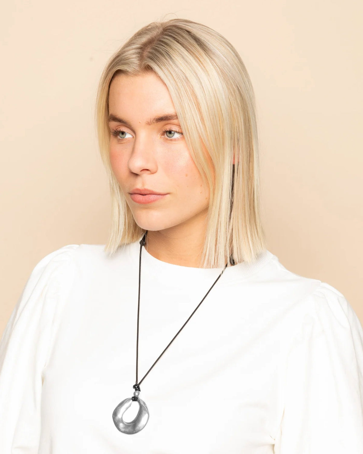 PENDANT CORD NECKLACE