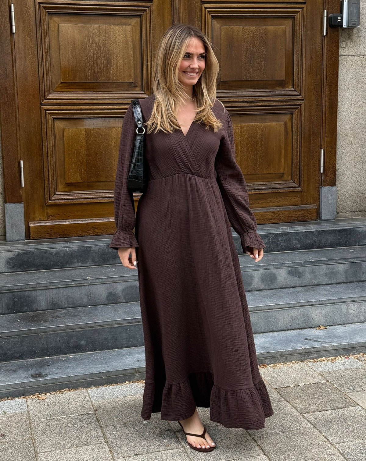 MOUSSELINE MAXI RUFFLE DRESS BRUIN
