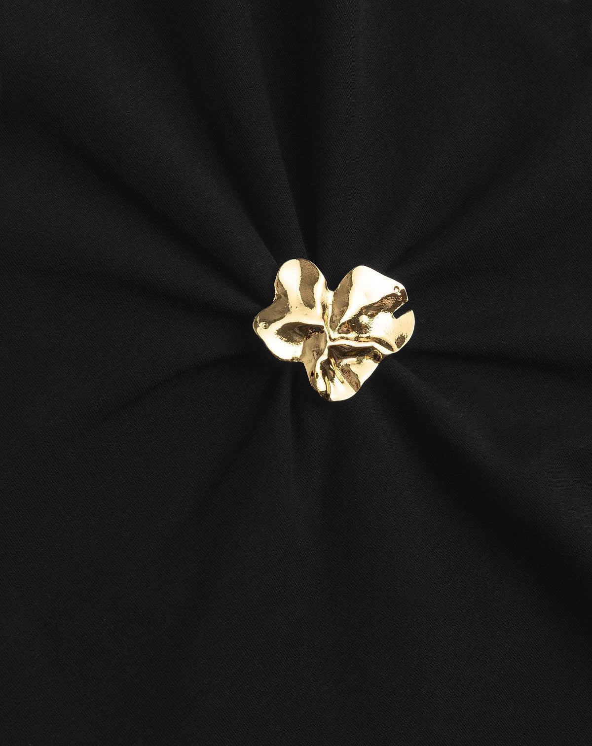 BROCHE TEE ZWART