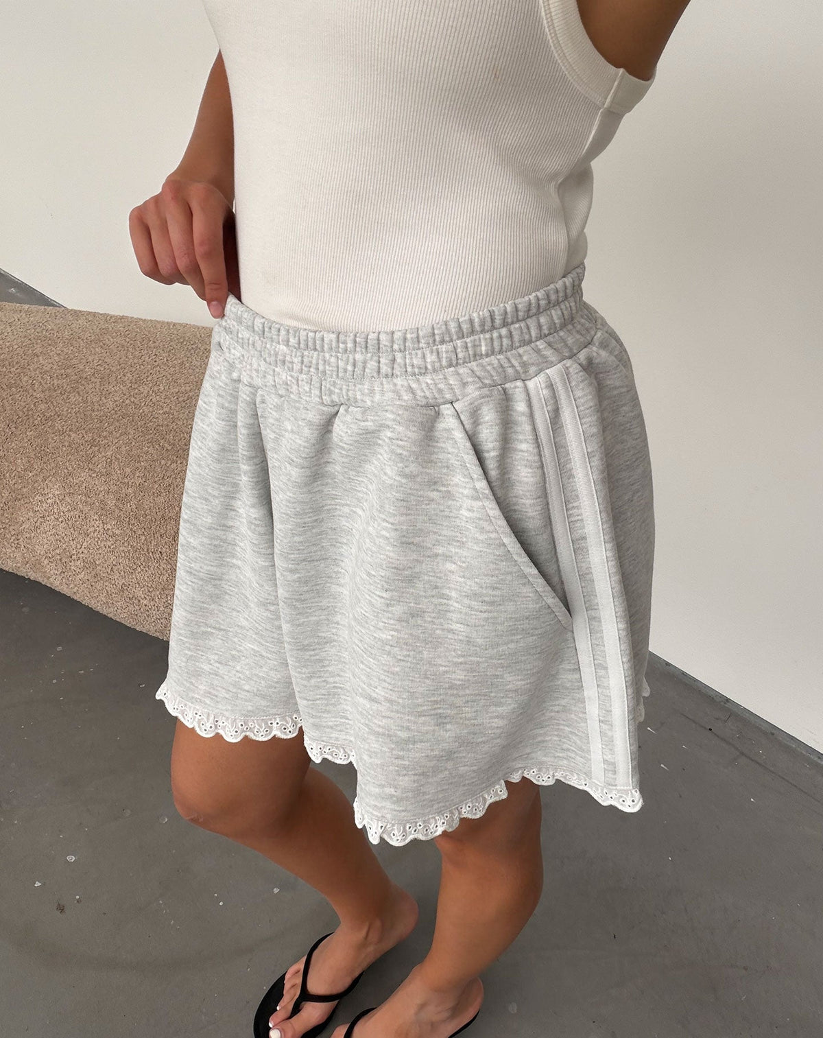 WIDE LEG LACE TAPE SHORTS GRIJS MELANGE