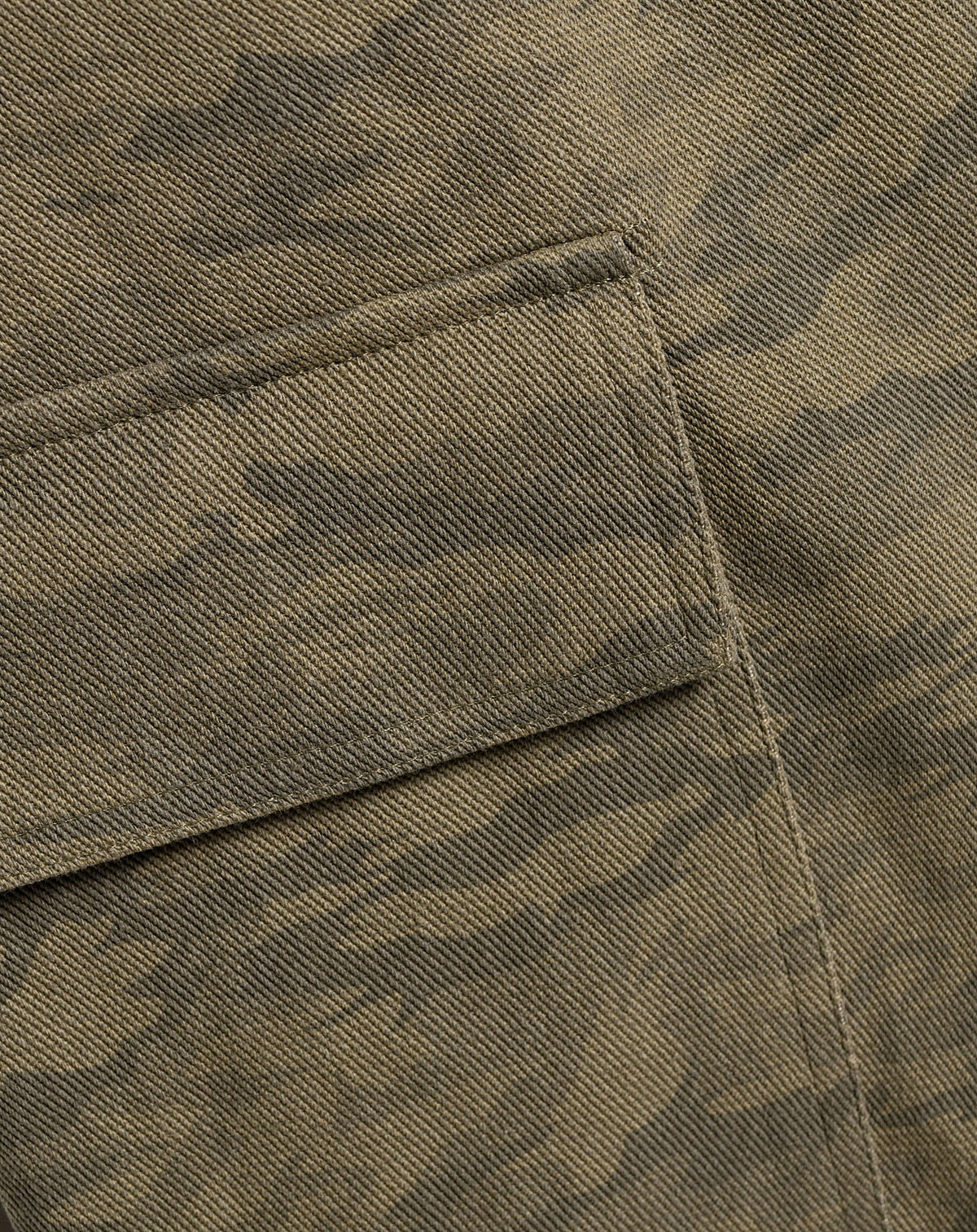 GIA LONG CARGO JORTS ARMY PRINT GROEN