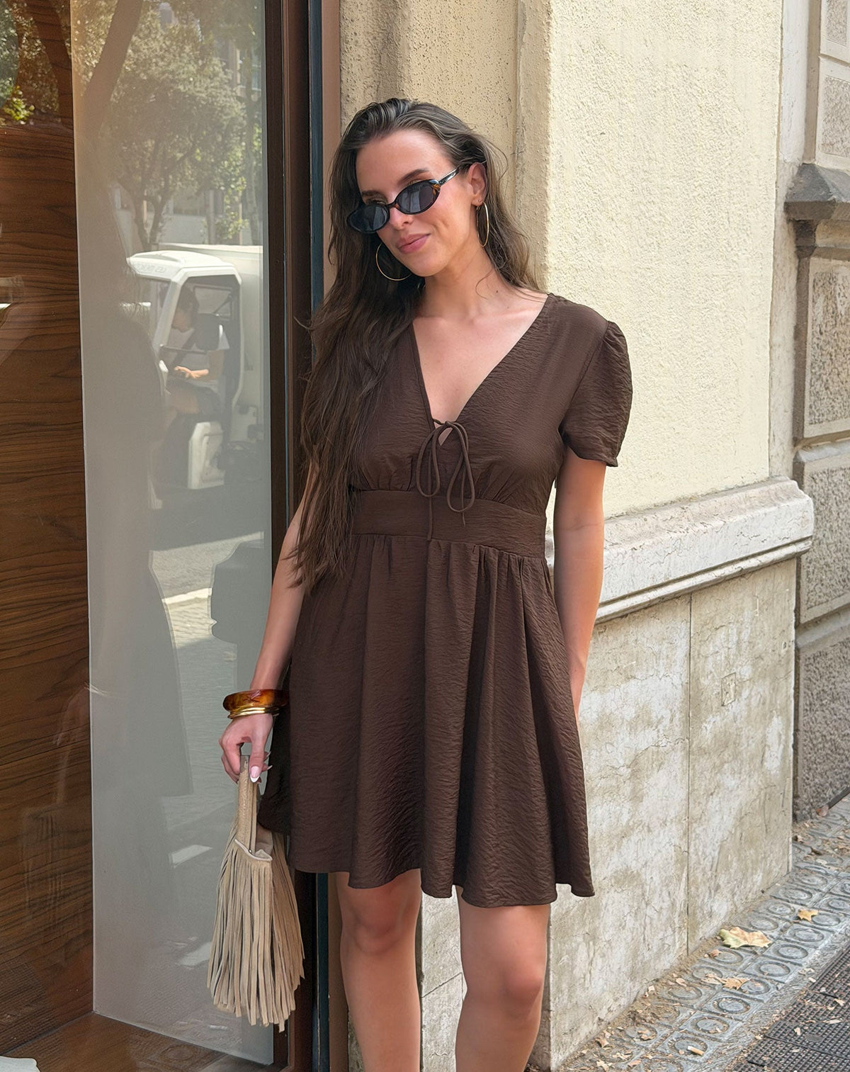 LUX V-NECK DRESS BRUIN