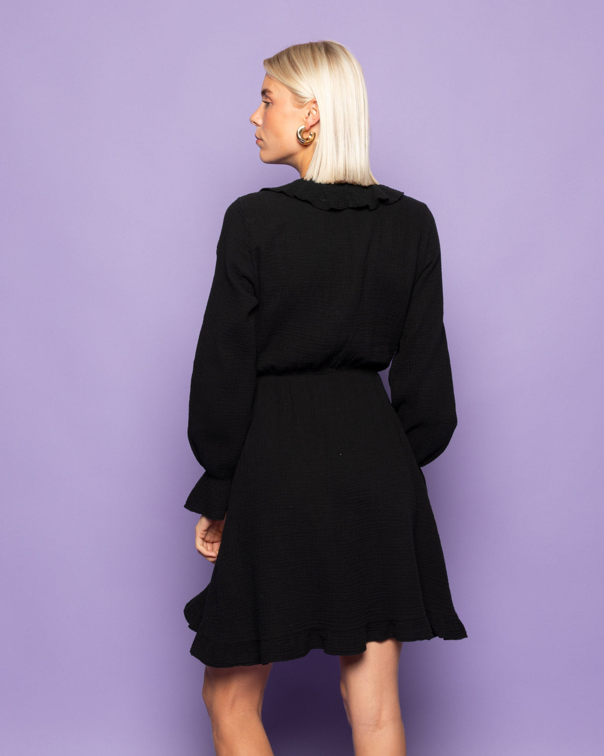 MOUSSELINE RUFFLE V-NECK WRAP DRESS ZWART