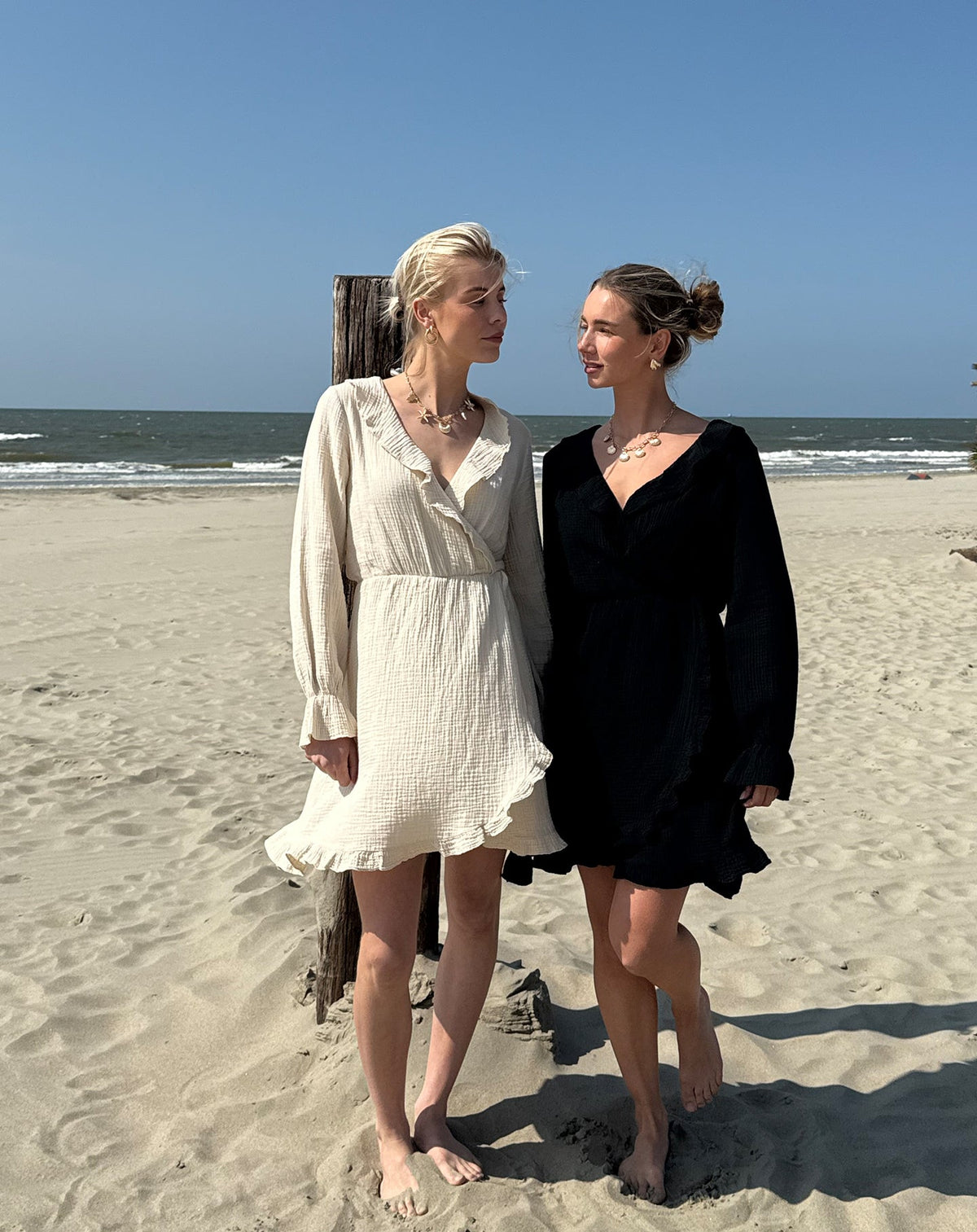 MOUSSELINE RUFFLE V-NECK WRAP DRESS ZAND