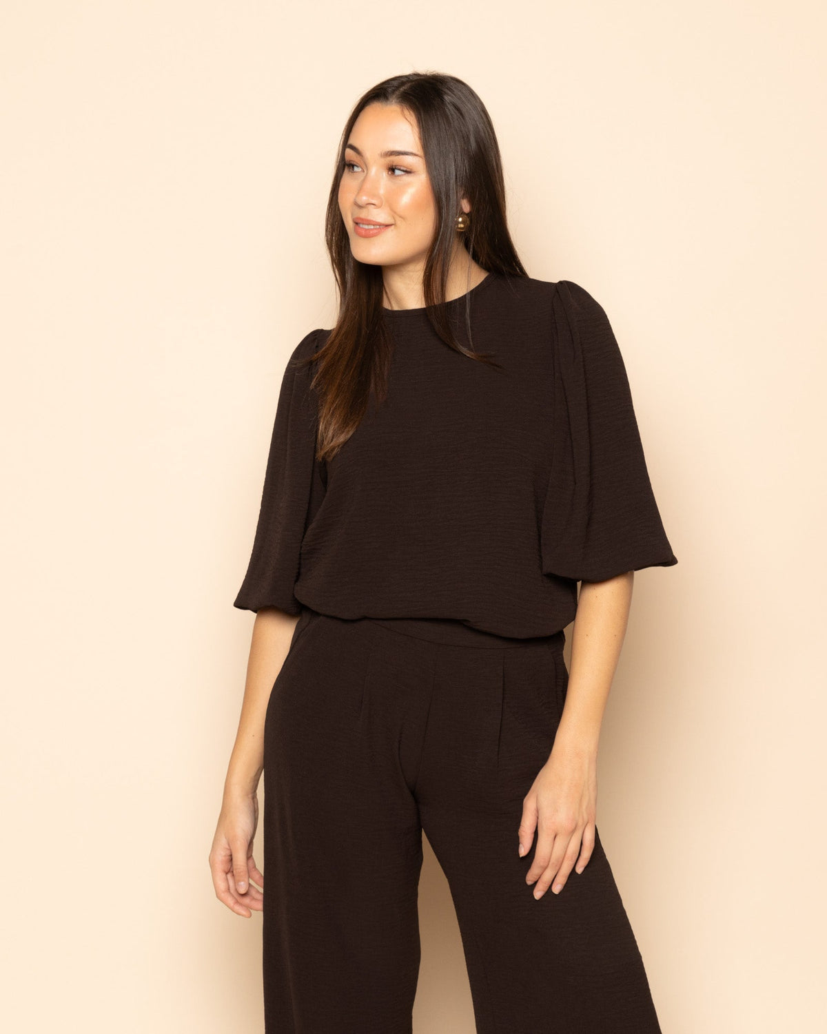 JULIE PUFF SLEEVE TOP DONKERBRUIN