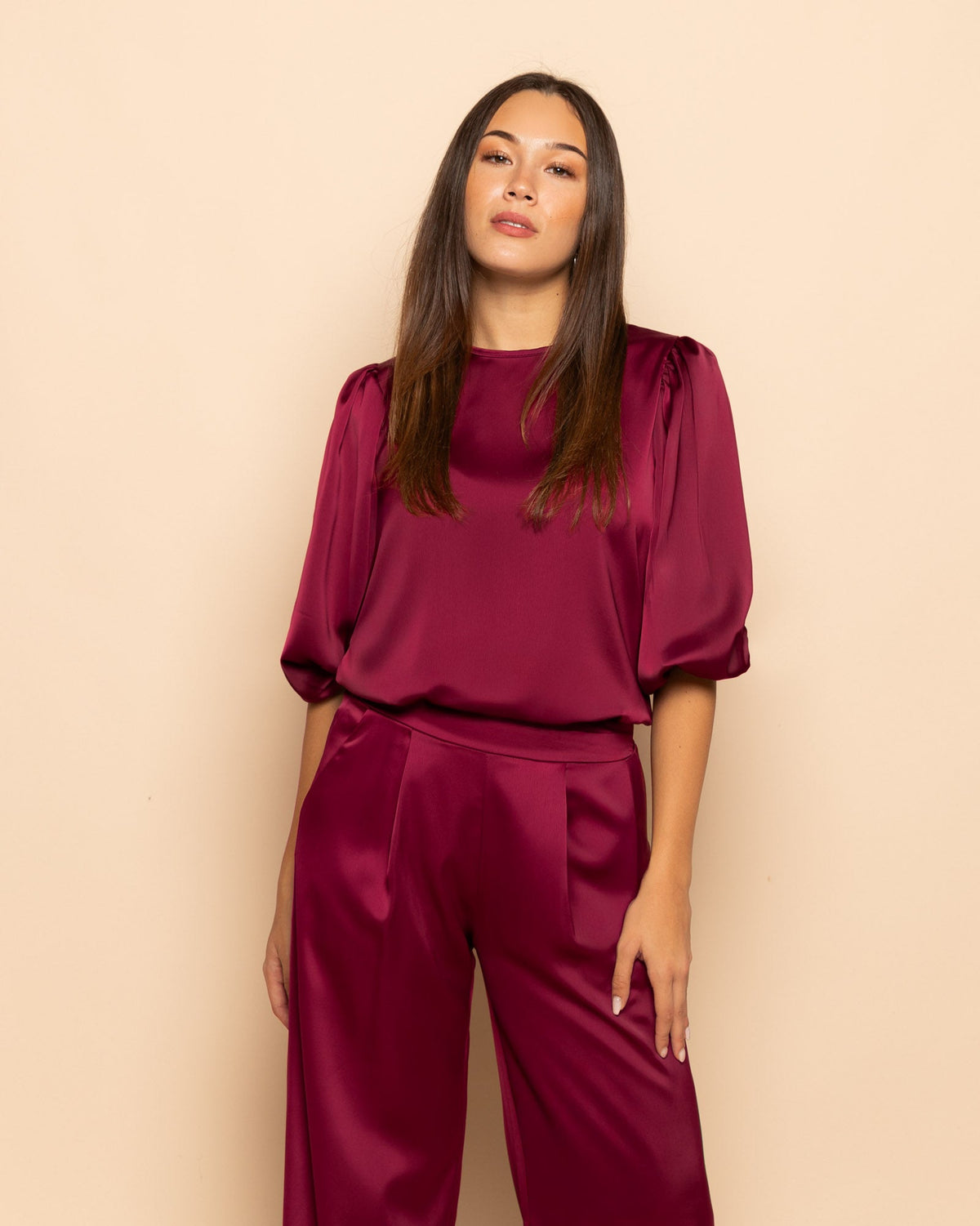 JULIE SATIN PUFF SLEEVE TOP BORDEAUX