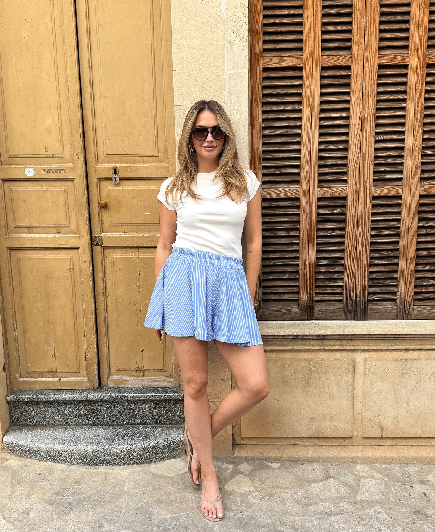 STRIPE RUFFLE SHORT BLAUW