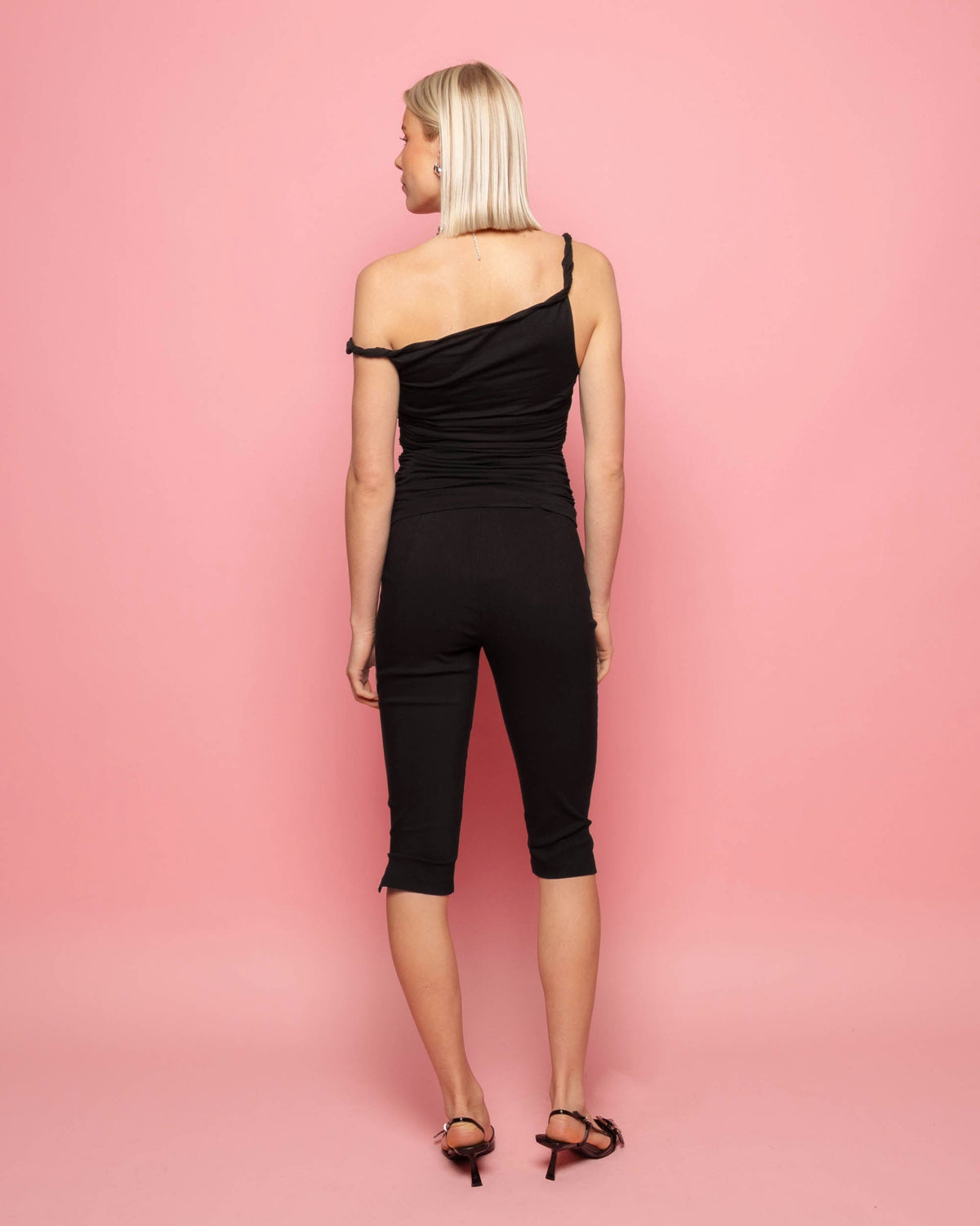 TAMAR OFF SHOULDER TWISTED TOP ZWART