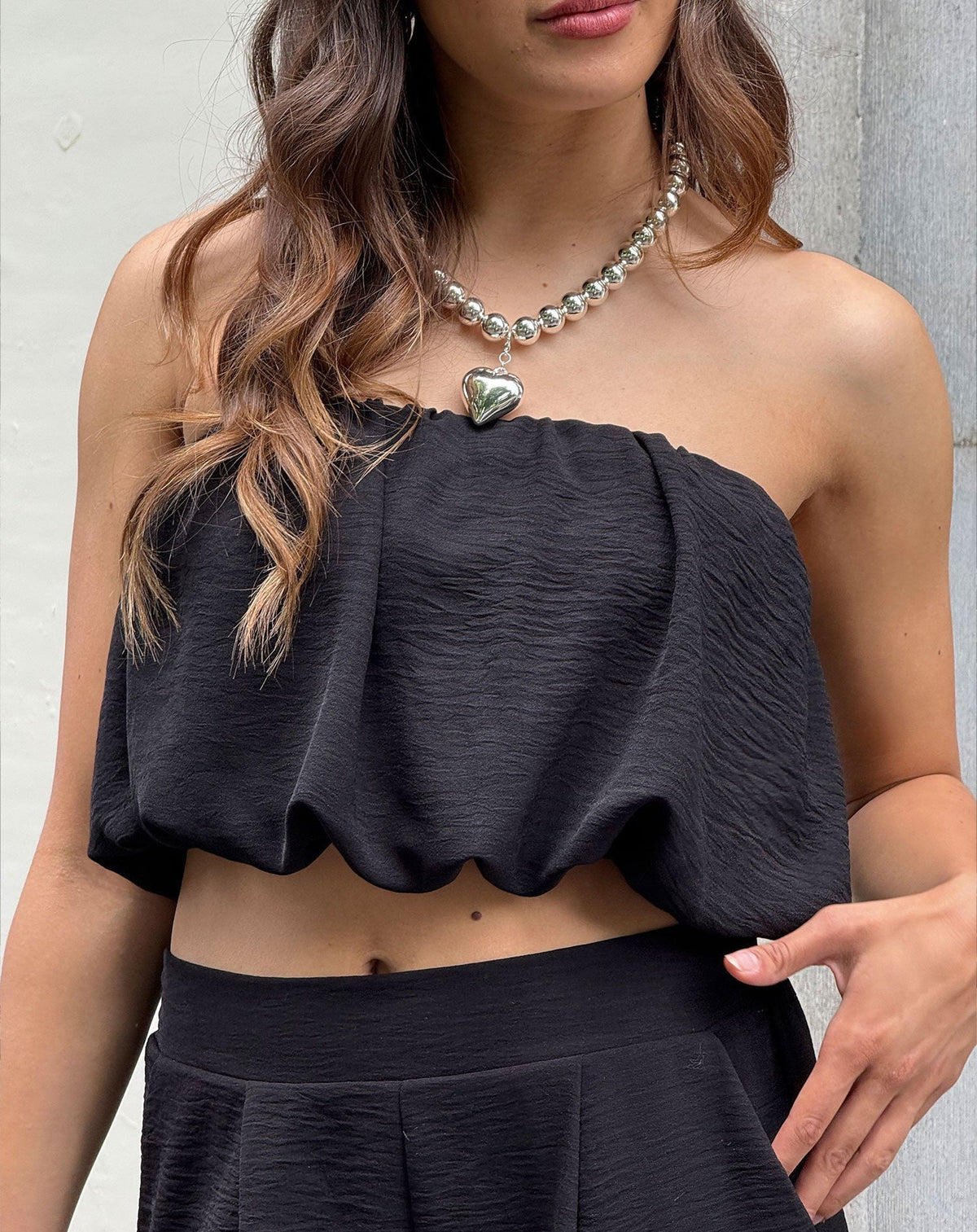 JULIE BUBBLE HEM BANDEAU TOP ZWART