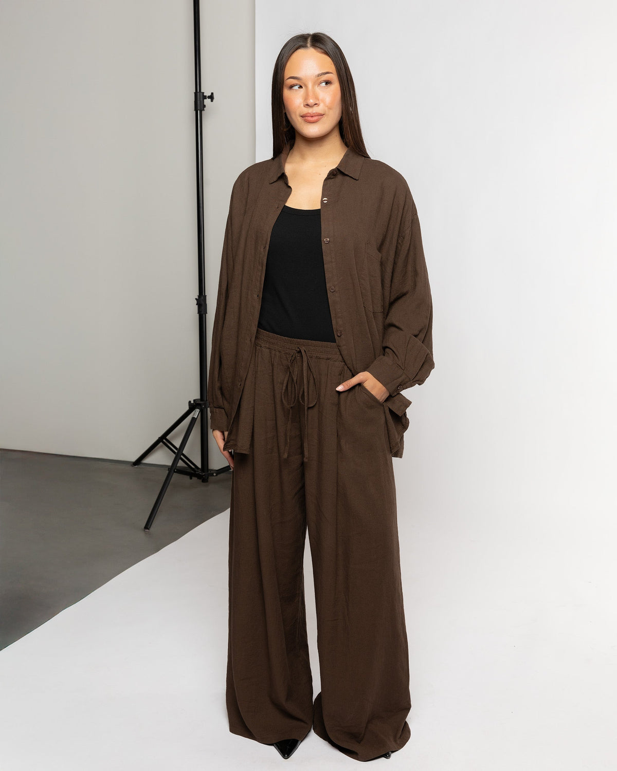 CARMEN LINEN WIDE LEG PANTS PETITE BRUIN