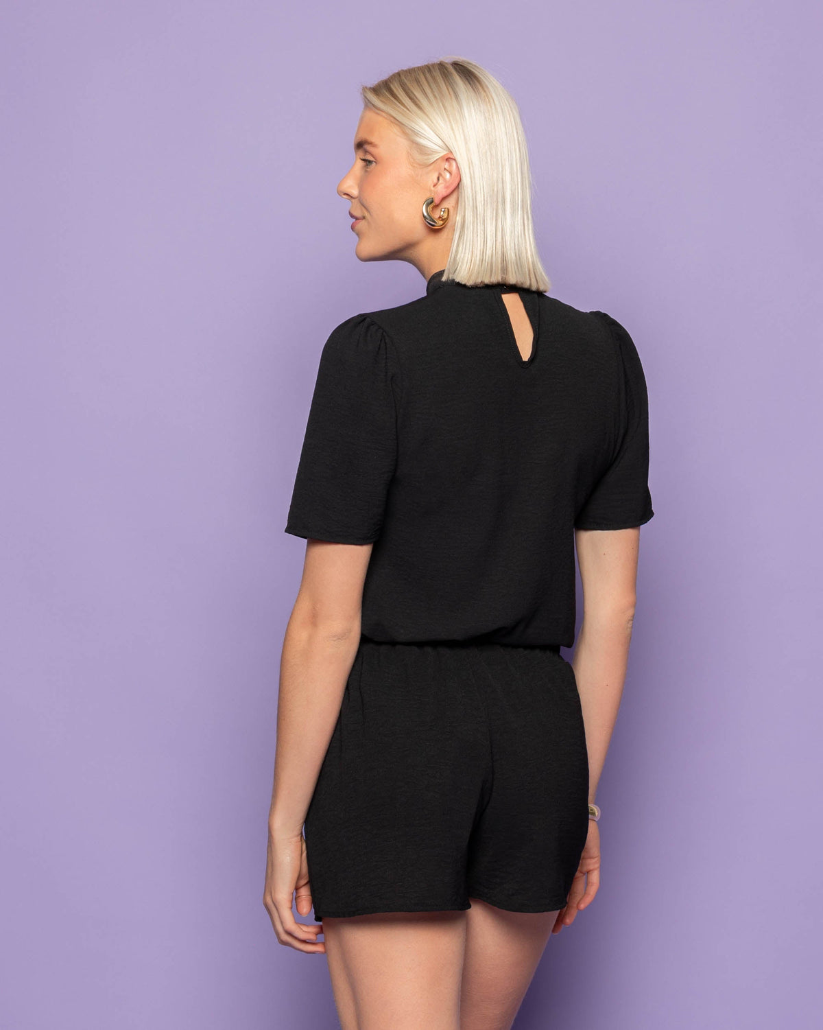 JULIE SHORT SLEEVE TOP ZWART