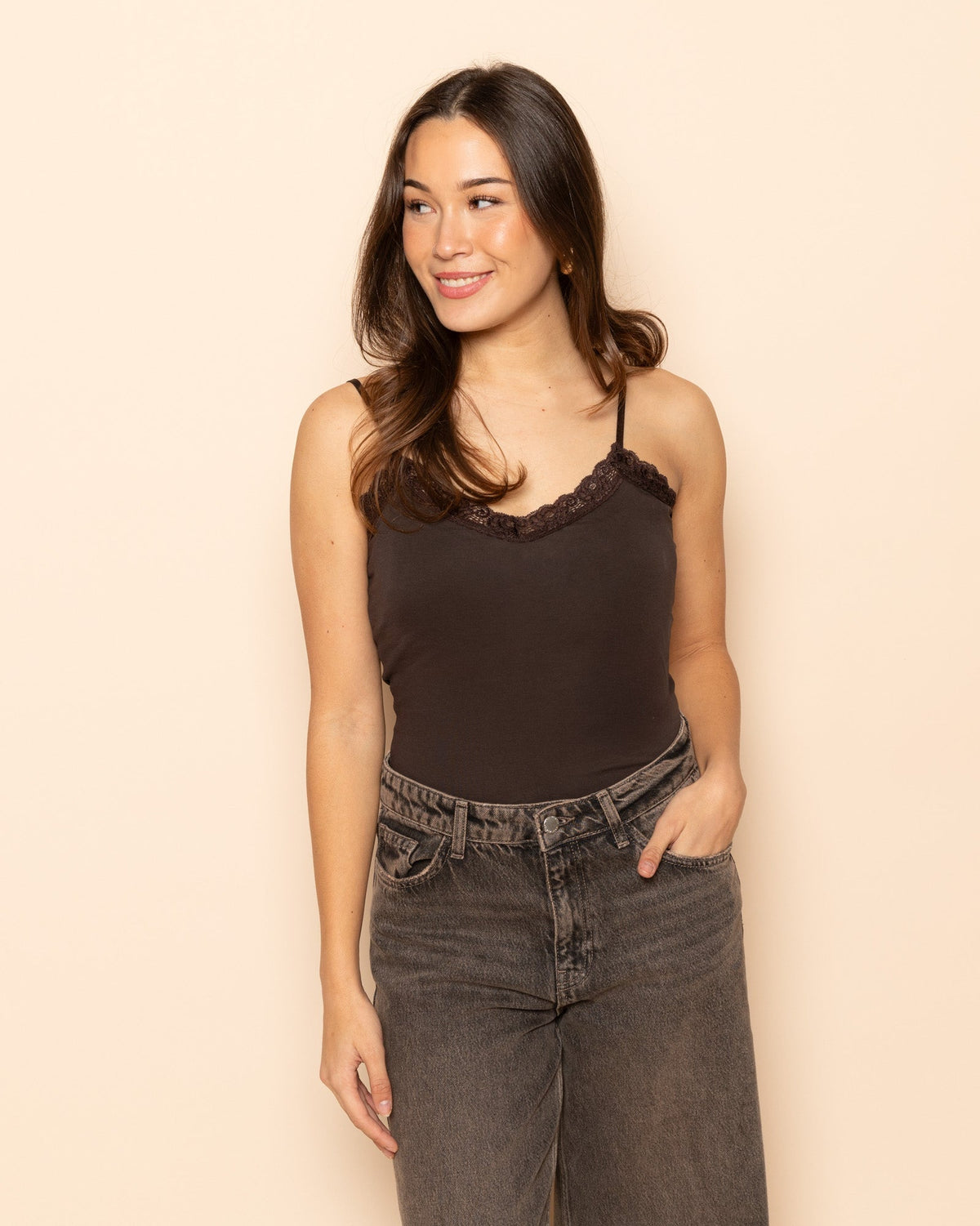 LACE V-NECK CAMI TOP BRUIN