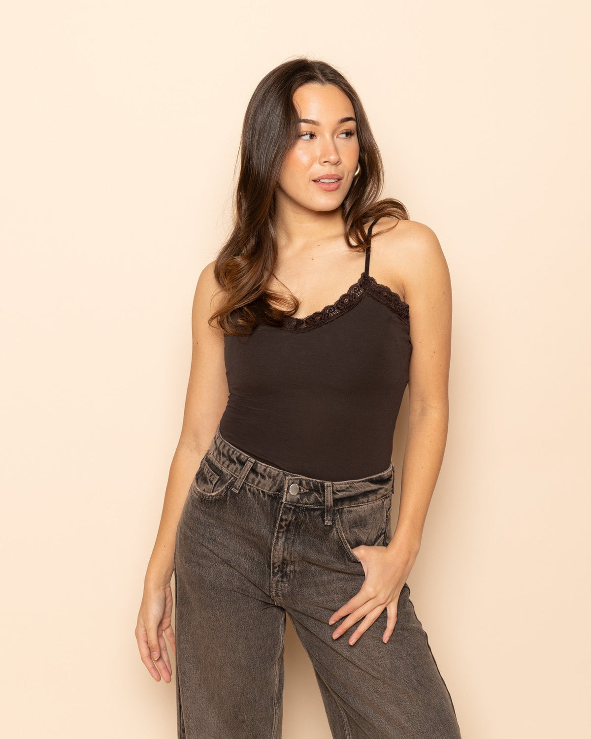 LACE V-NECK CAMI TOP BRUIN