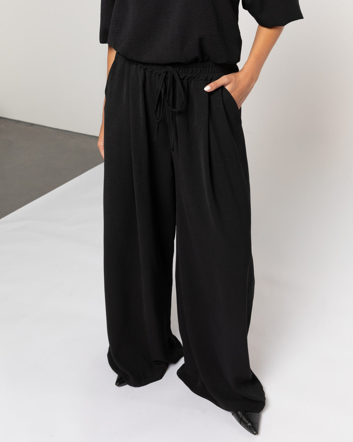 JULIE WIDE LEG PANTALON PETITE ZWART