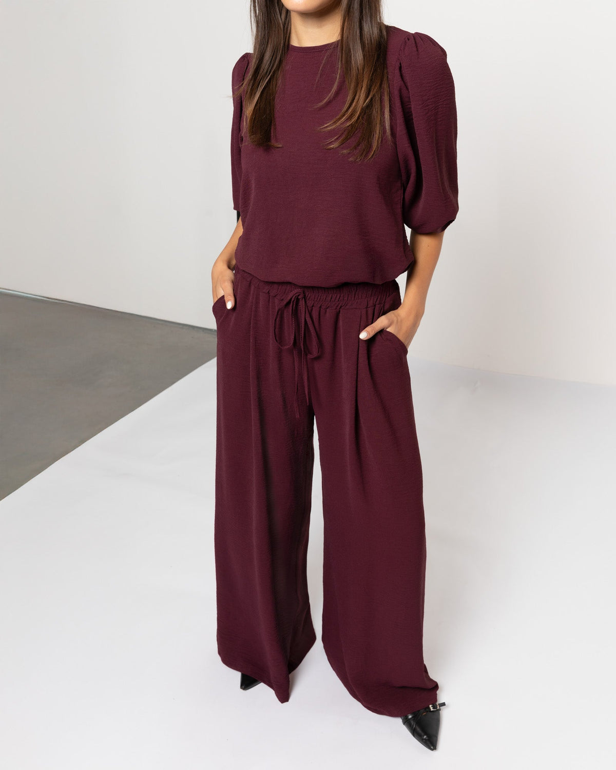JULIE WIDE LEG PANTALON TALL DONKER BURGUNDY