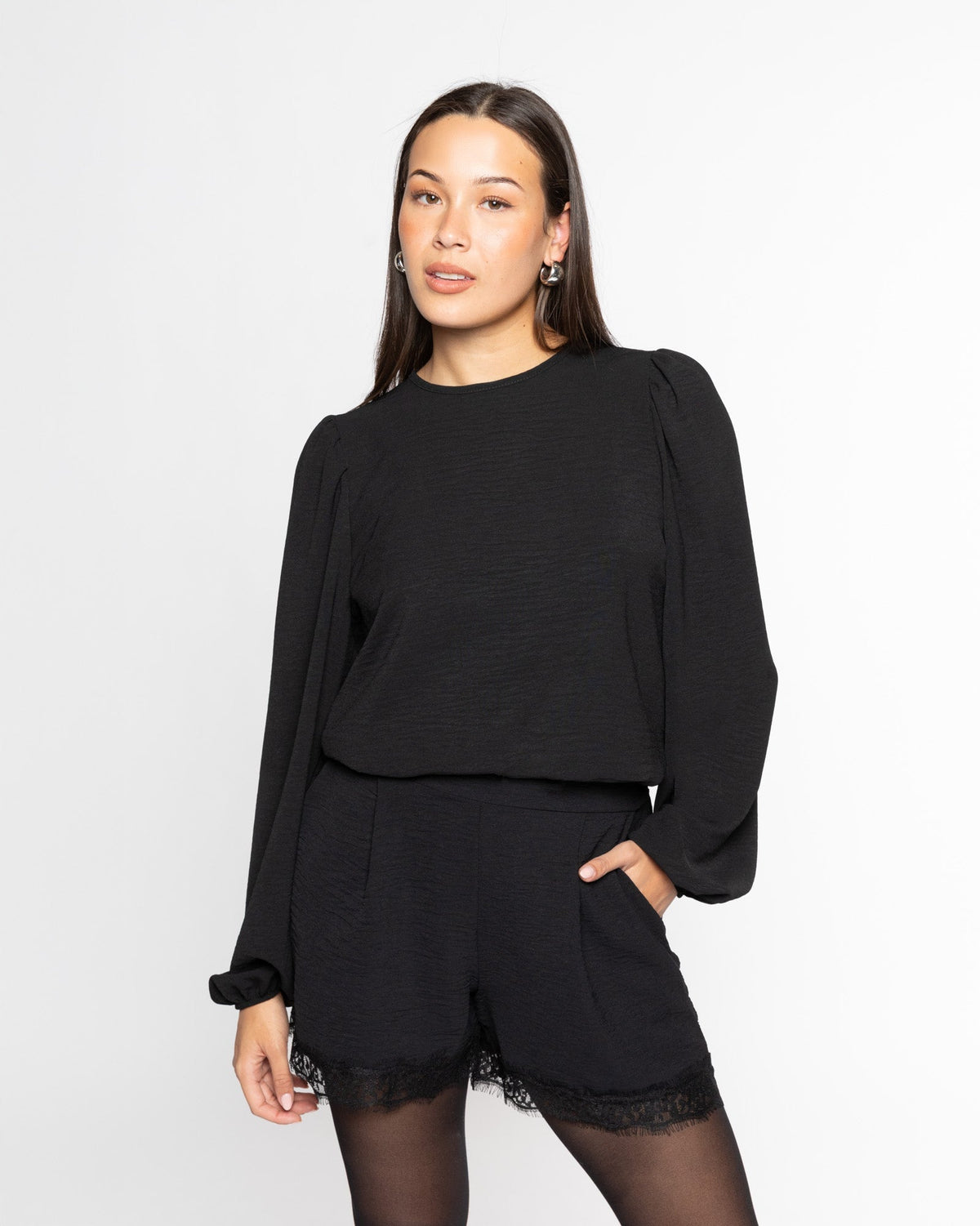 JULIE LACE SHORTS ZWART