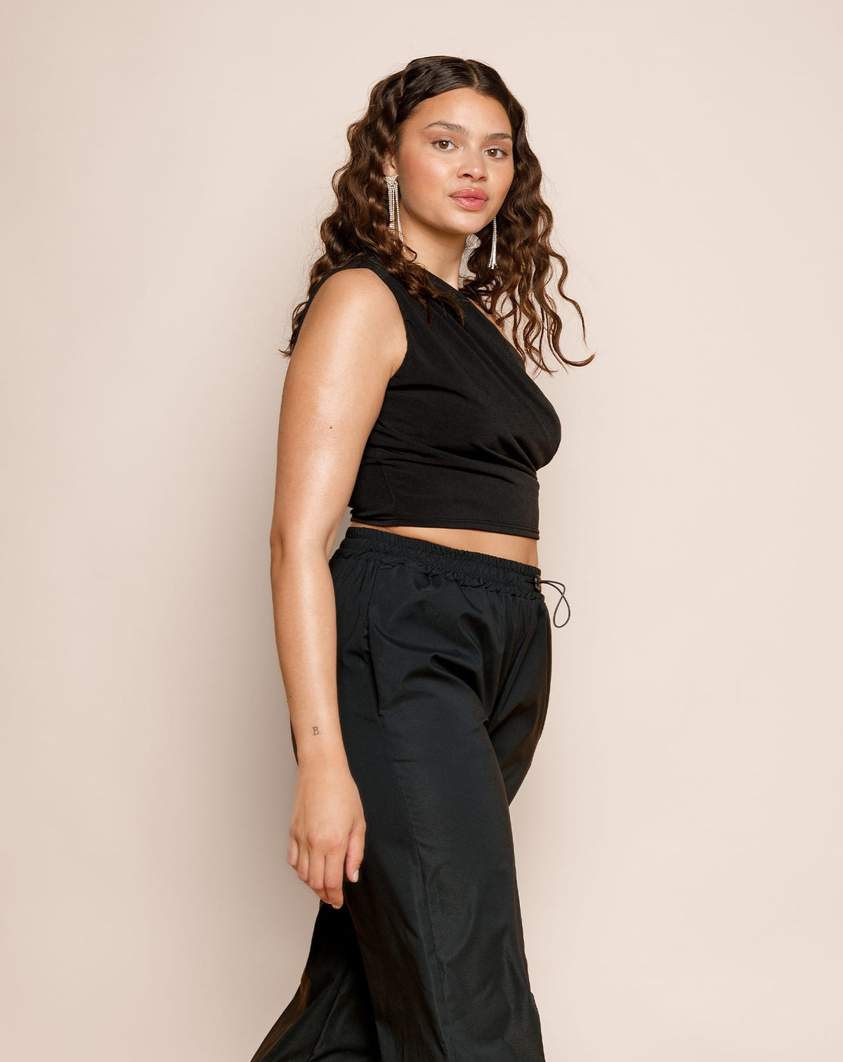 SLEEVELESS RUCHED TOP ZWART