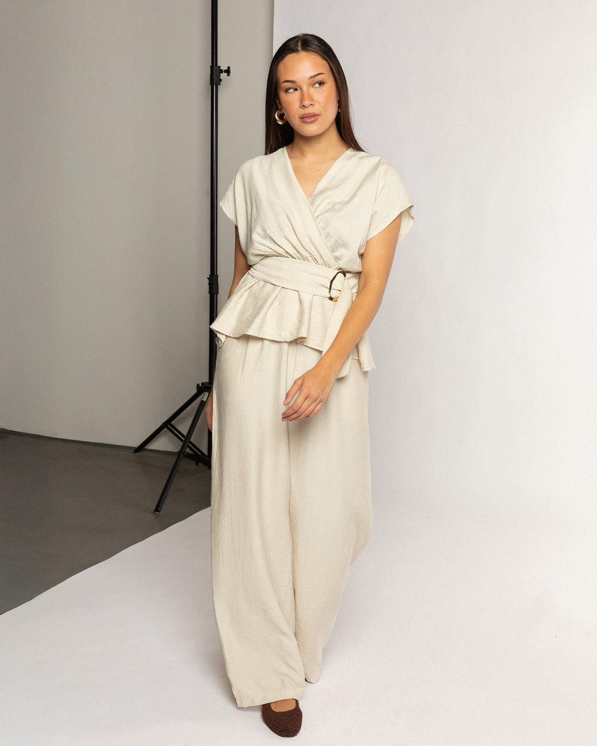 ZAYA VISCOSE BUCKLE TOP BEIGE