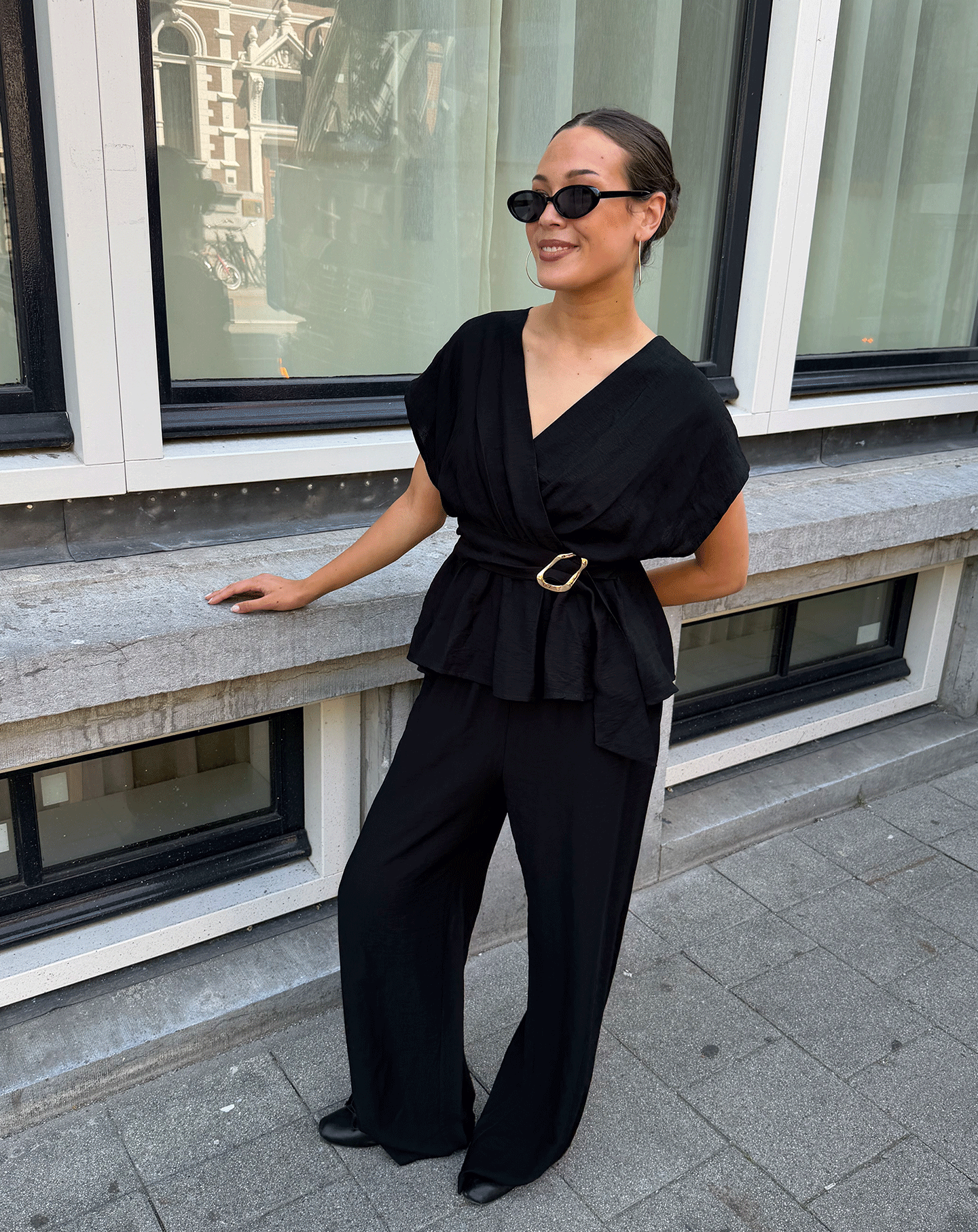 ZAYA VISCOSE BUCKLE TOP ZWART