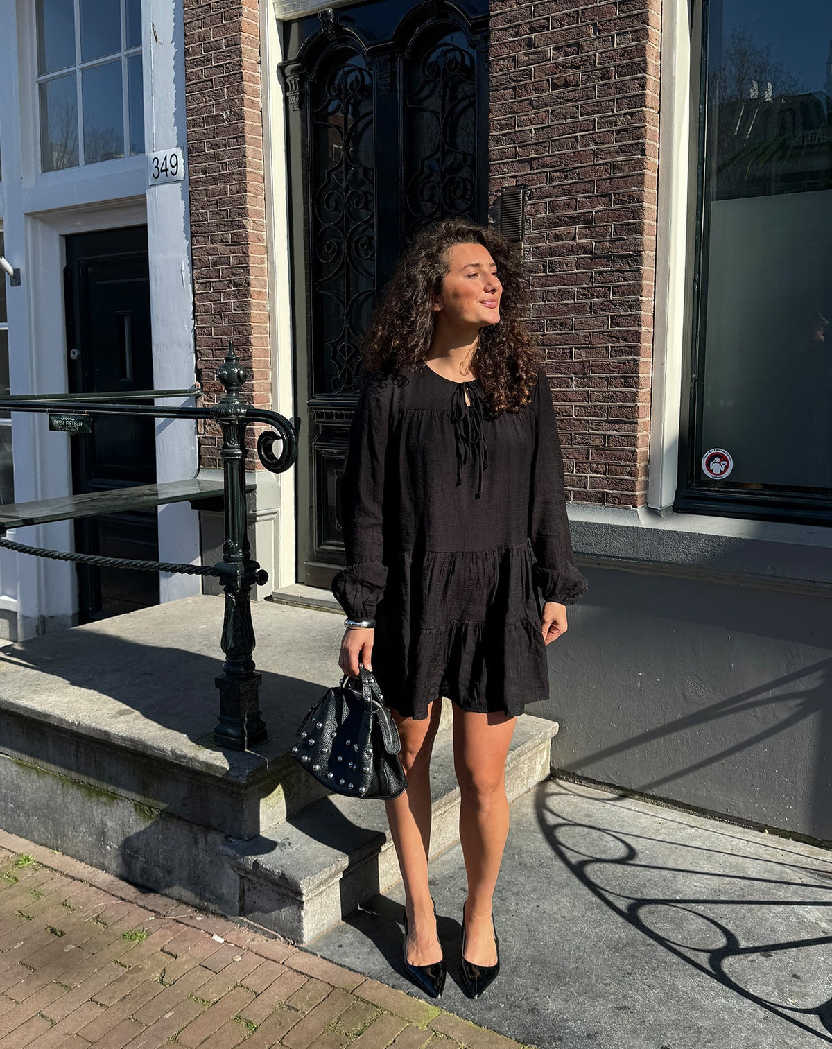 SUZAN RUFFLE DRESS ZWART