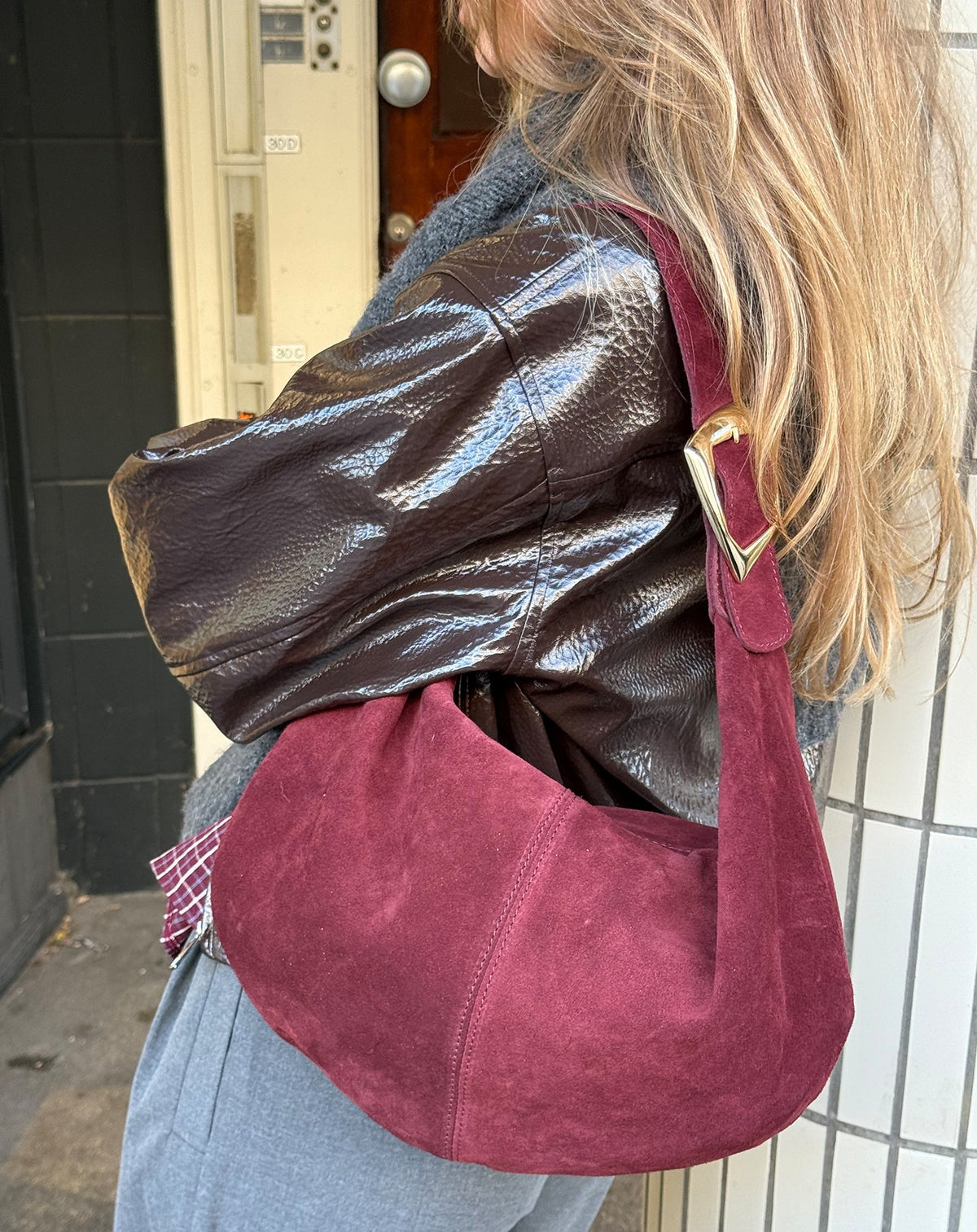 BUCKLE SUEDE SHOULDER BAG BURGUNDY