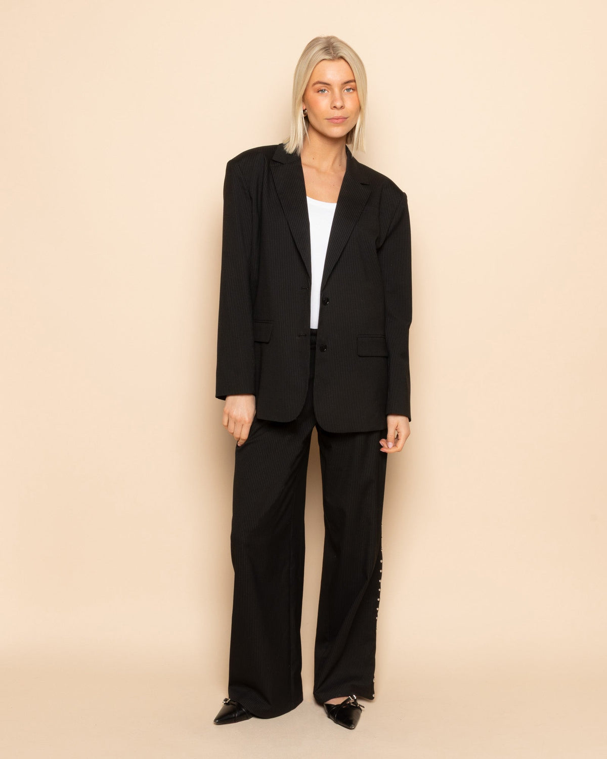 SAAR PINSTRIPE STUD PANTALON TALL ZWART