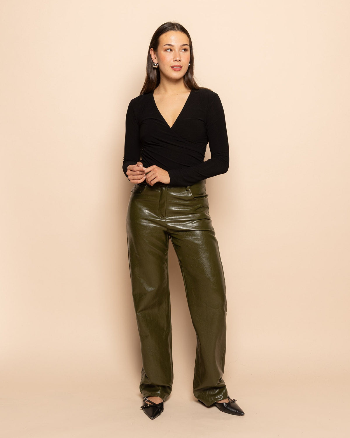 KATIE LIQUID LEATHER STRAIGHT LEG PANTS OLIJFGROEN