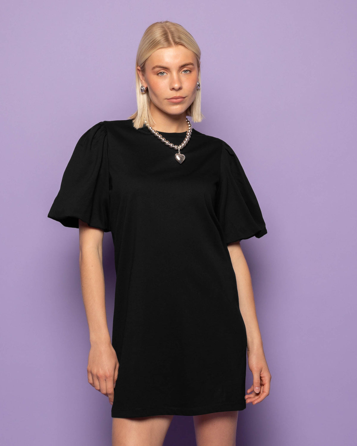 PUFF SLEEVE TEE DRESS ZWART