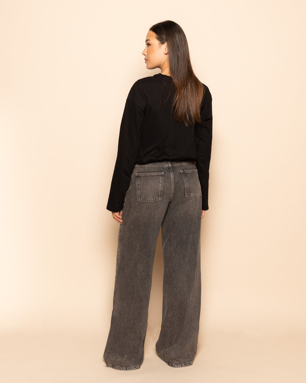 BASIC LONG SLEEVE OVERSIZED TEE ZWART