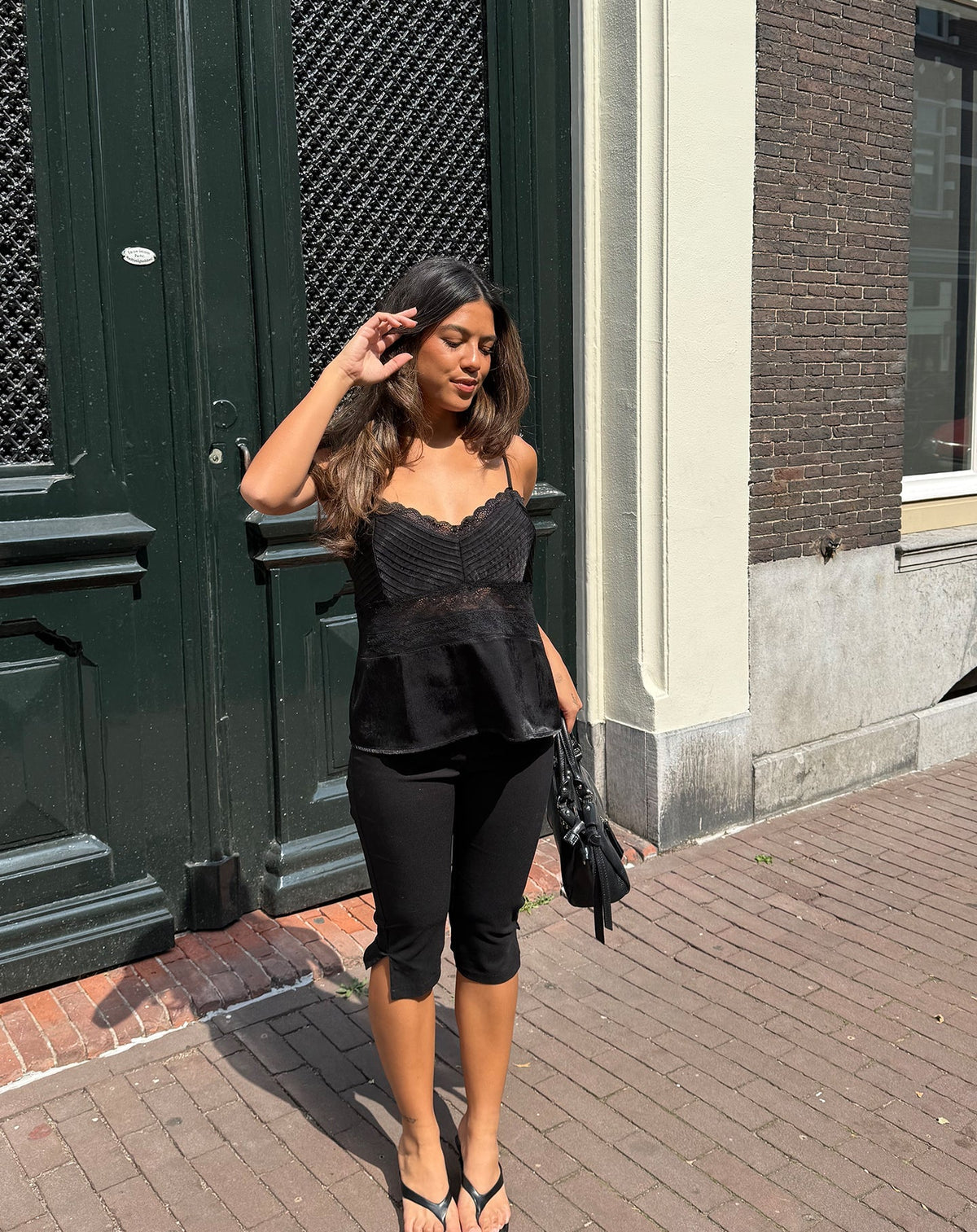 LACE PINTUCK TOP ZWART