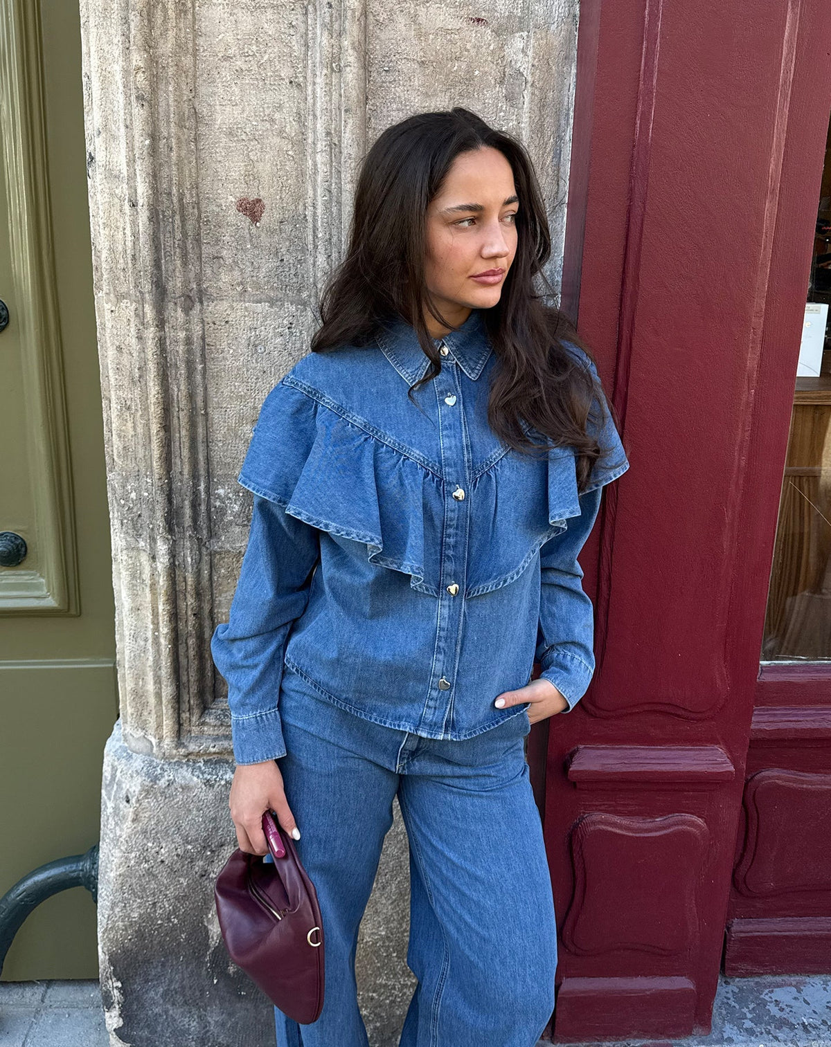 RUFFLE DENIM BLOUSE MID BLAUW