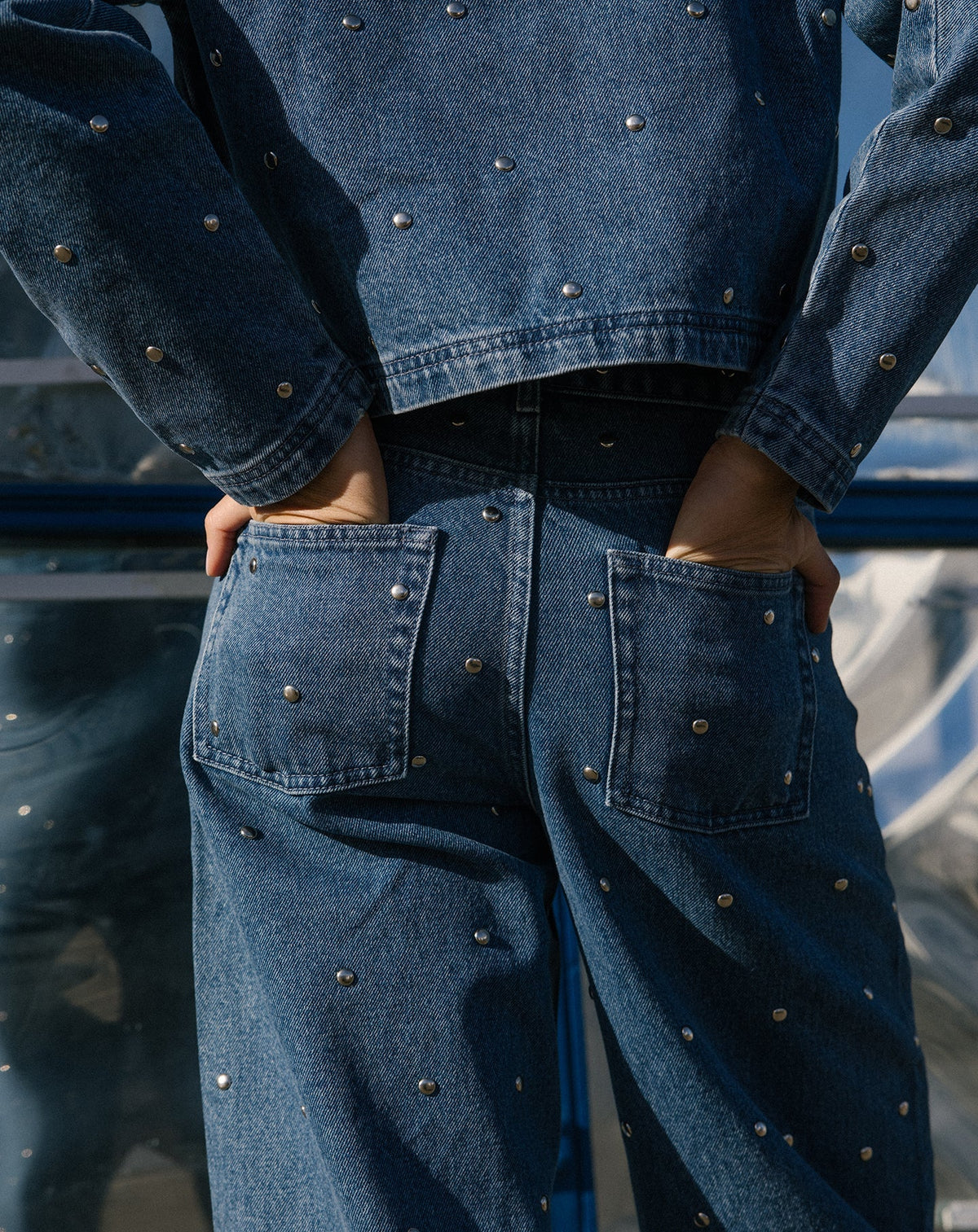 BIG STUD WIDE LEG JEANS BLAUW