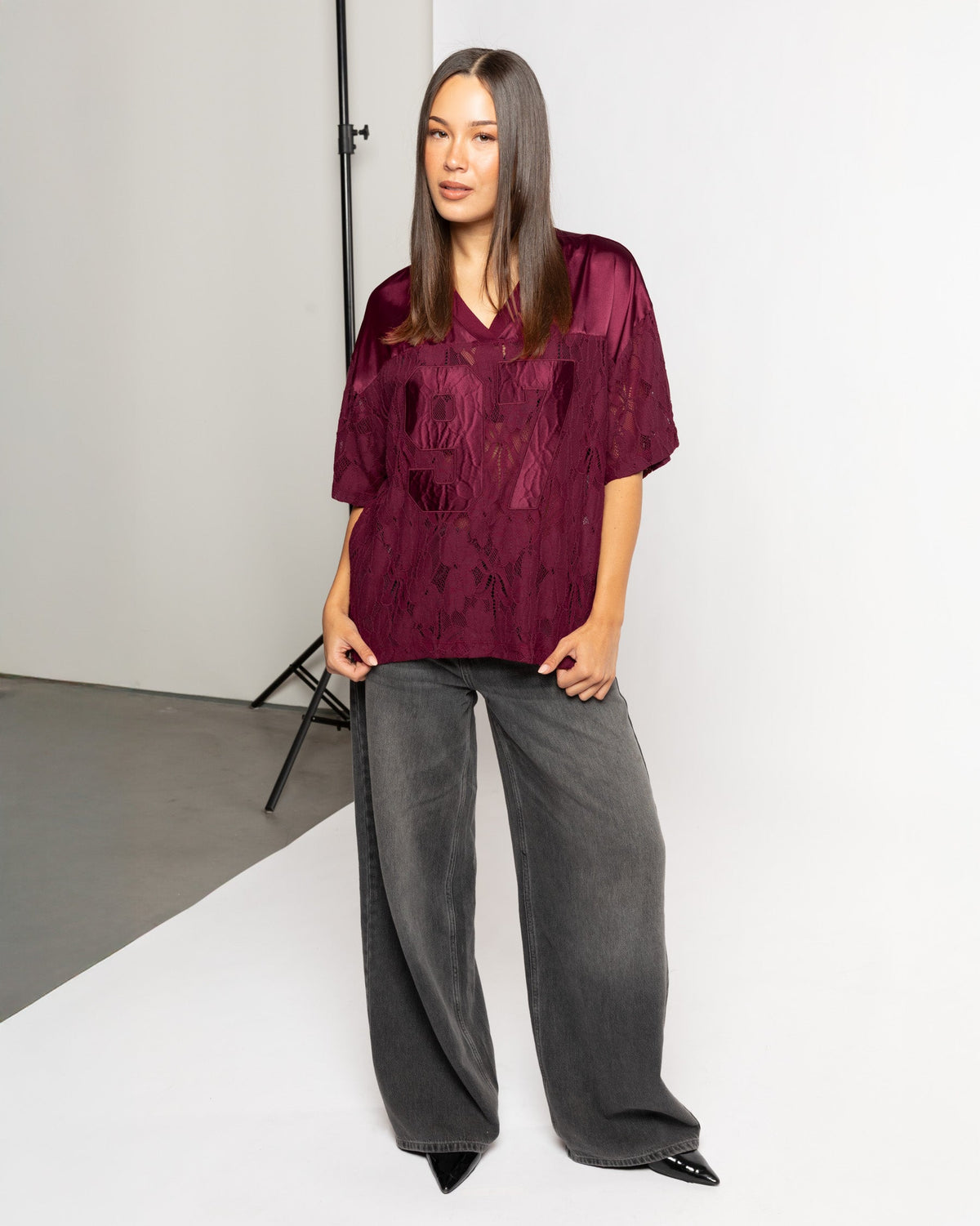97 SATIN LACE OVERSIZED TEE DONKER BURGUNDY
