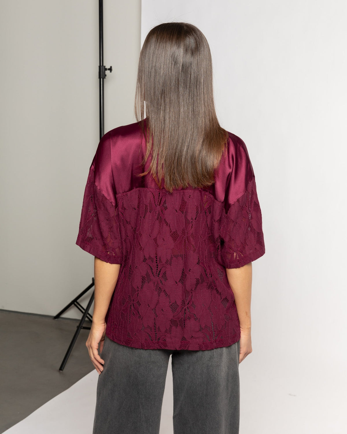 97 SATIN LACE OVERSIZED TEE DONKER BURGUNDY