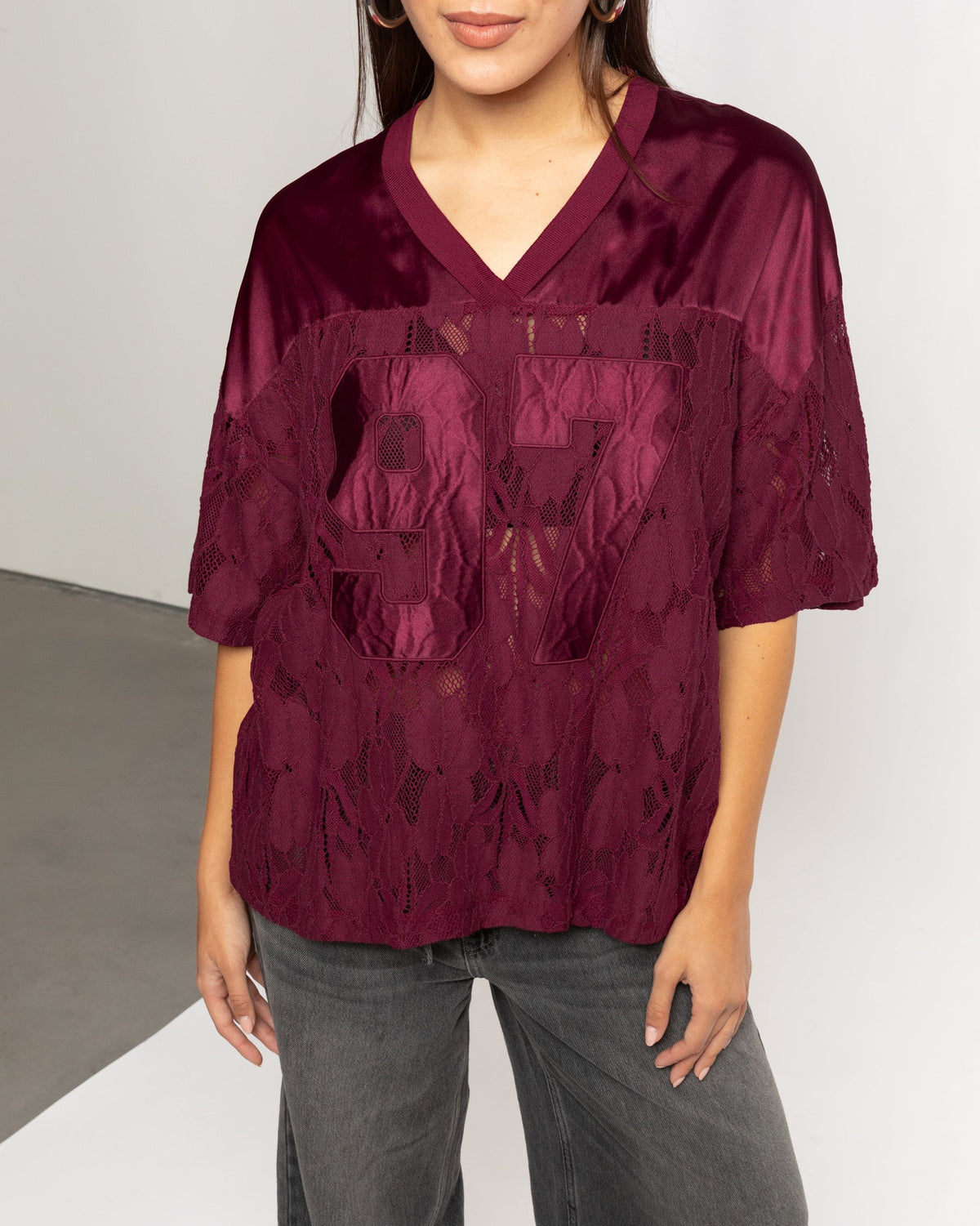 97 SATIN LACE OVERSIZED TEE DONKER BURGUNDY