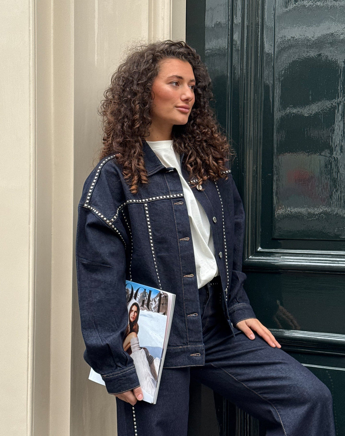 LIA STUD DENIM JACKET DONKERBLAUW