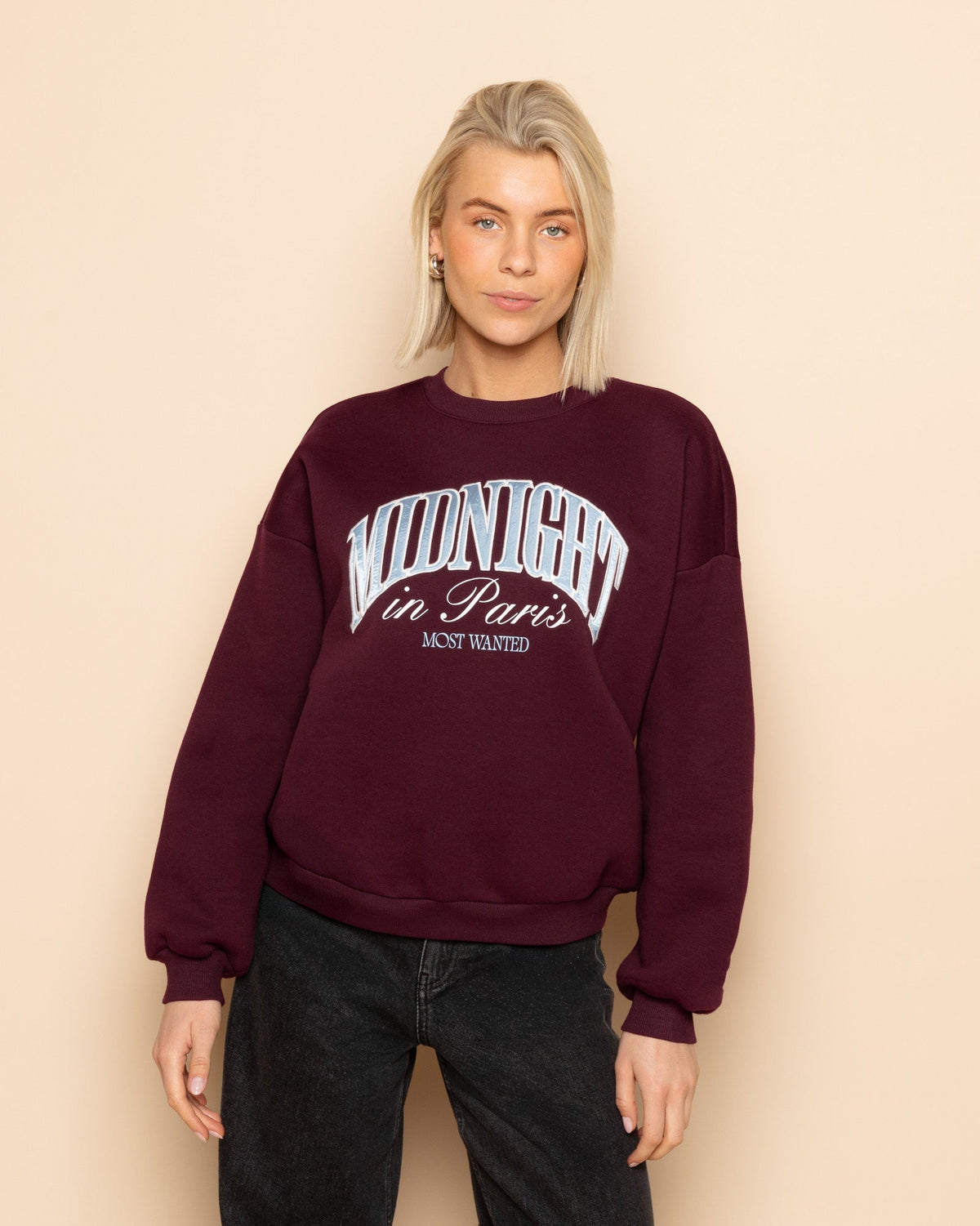 MIDNIGHT SATIN PATCH SWEATER DONKER BURGUNDY