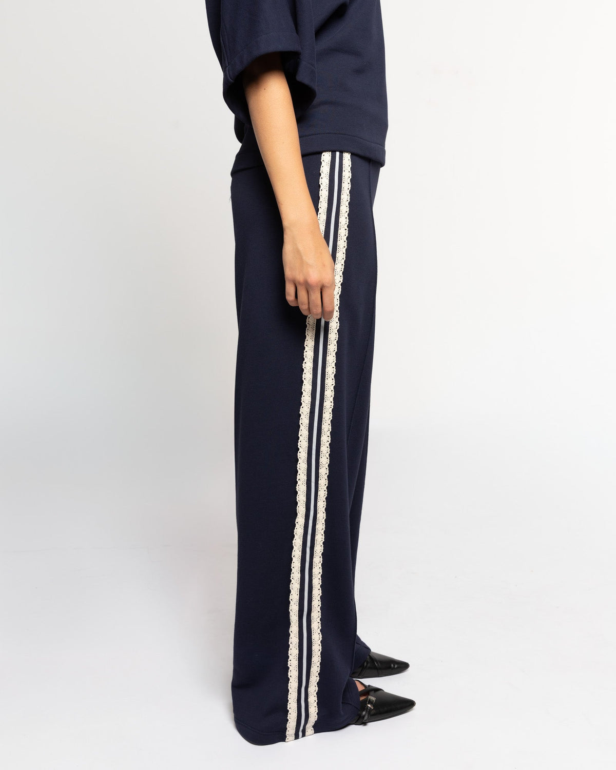 WIDE LEG LACE TAPE SWEAT PANTS MARINEBLAUW