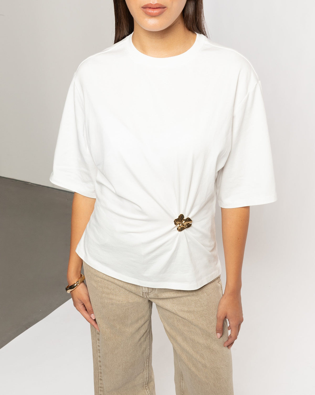 BROCHE TEE CRÈME