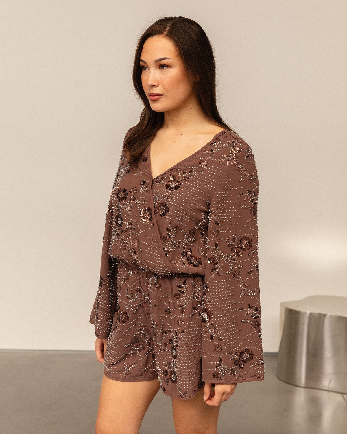 FEM FLOWER SEQUIN PLAYSUIT BRUIN