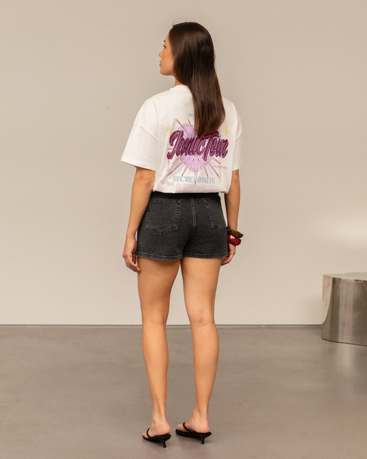 ICONIC TOUR OVERSIZED TEE CRÈME