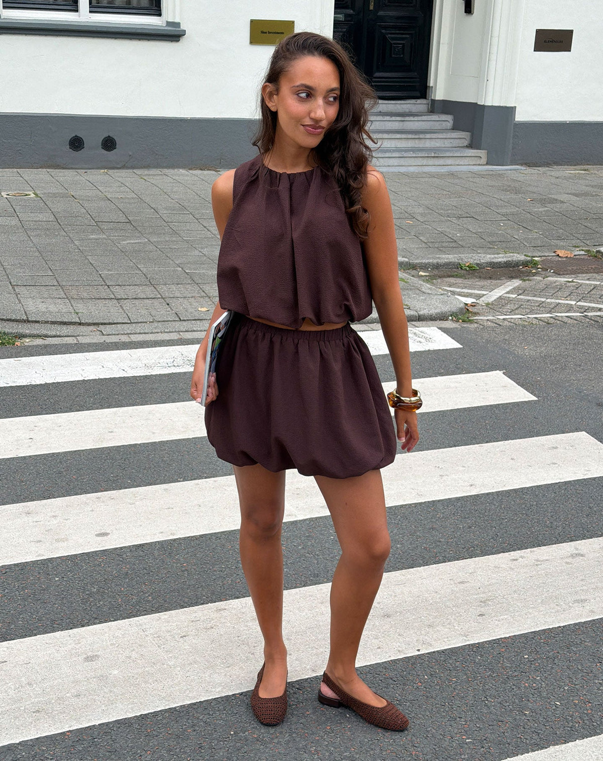 MIKA BUBBLE HEM TOP BRUIN