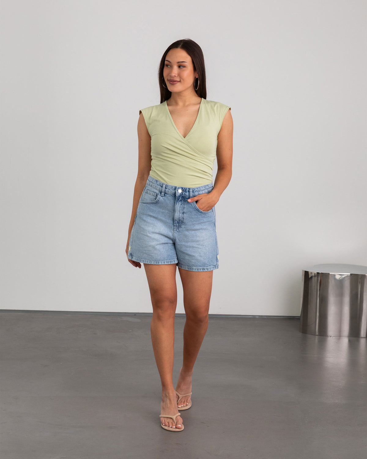 TAMAR WRAP CAP SLEEVE TOP LICHT OLIJFGROEN