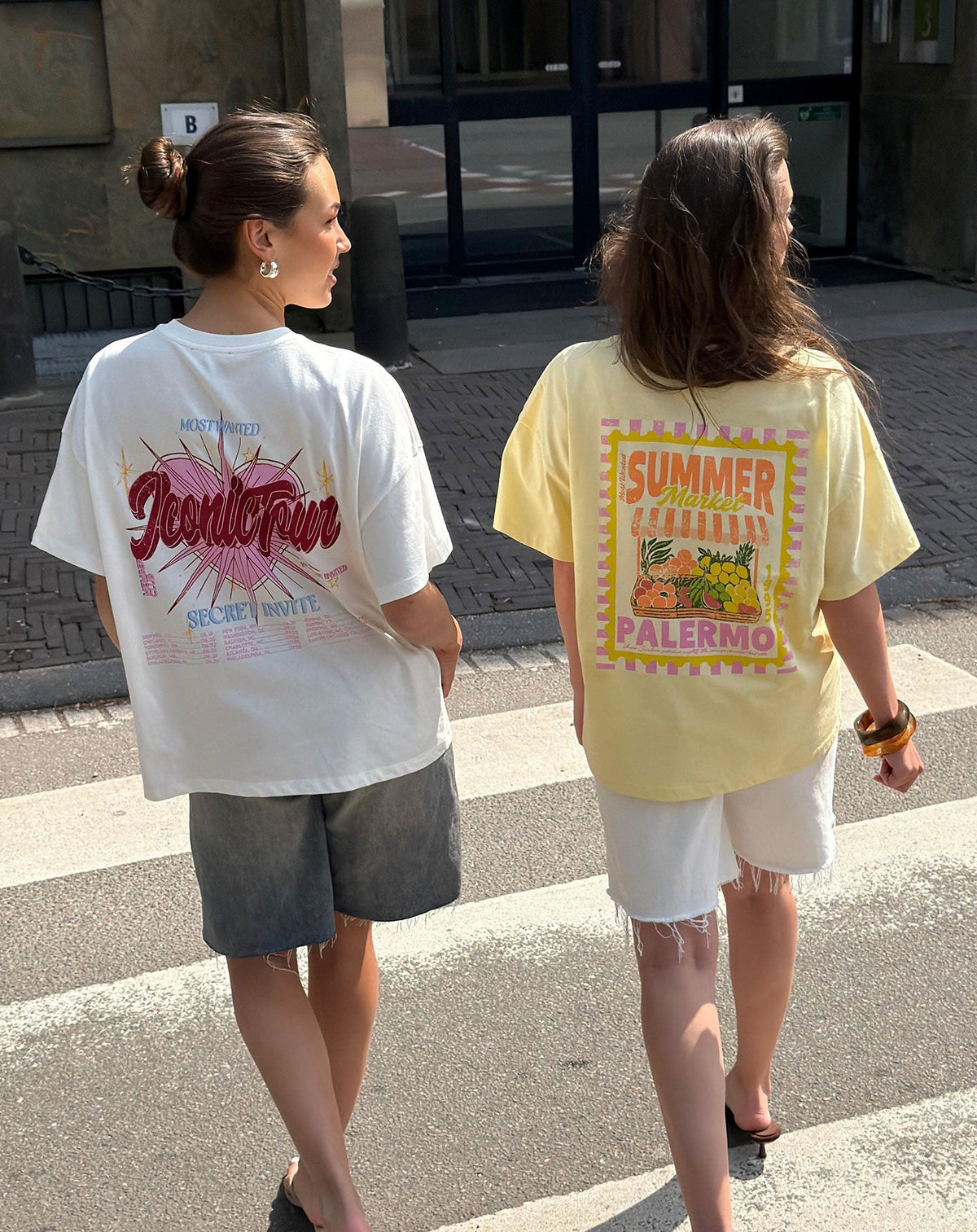 ICONIC TOUR OVERSIZED TEE CRÈME