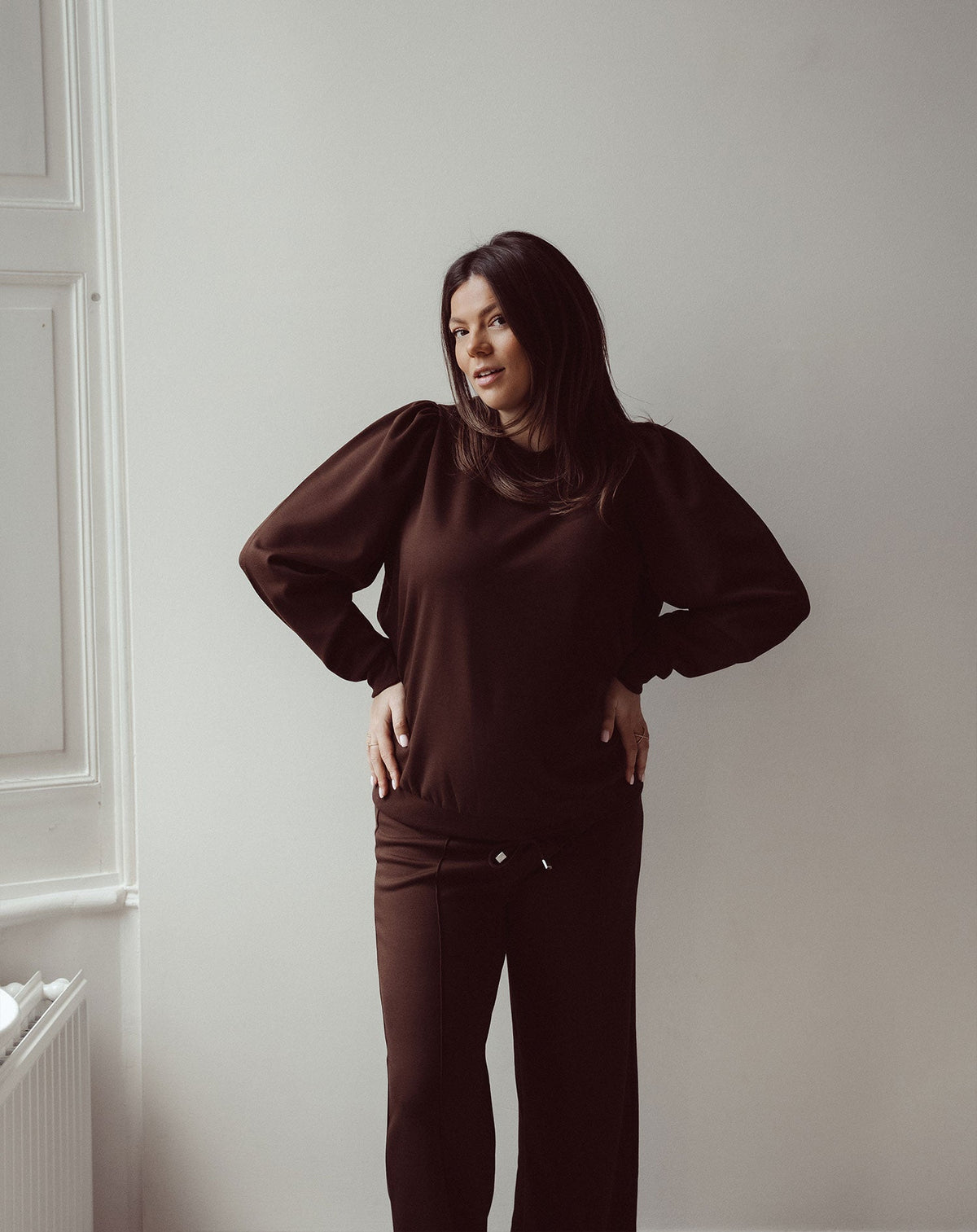 SCUBA PINTUCK PANTS MATERNITY PETITE BRUIN