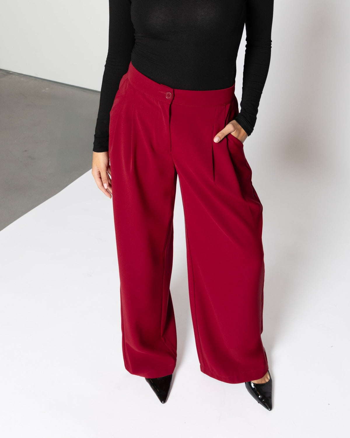 FLO WIDE LEG PLEAT PANTALON TALL BORDEAUX